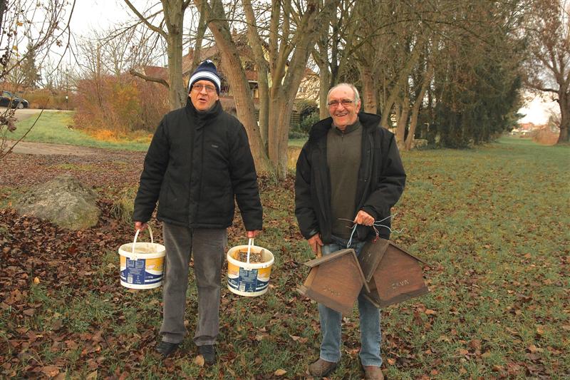 Pose des Mangeoires avant l'Hiver 